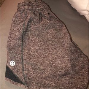 SIZE 2 TALL LULULEMON HOTTY HOT SHORTS